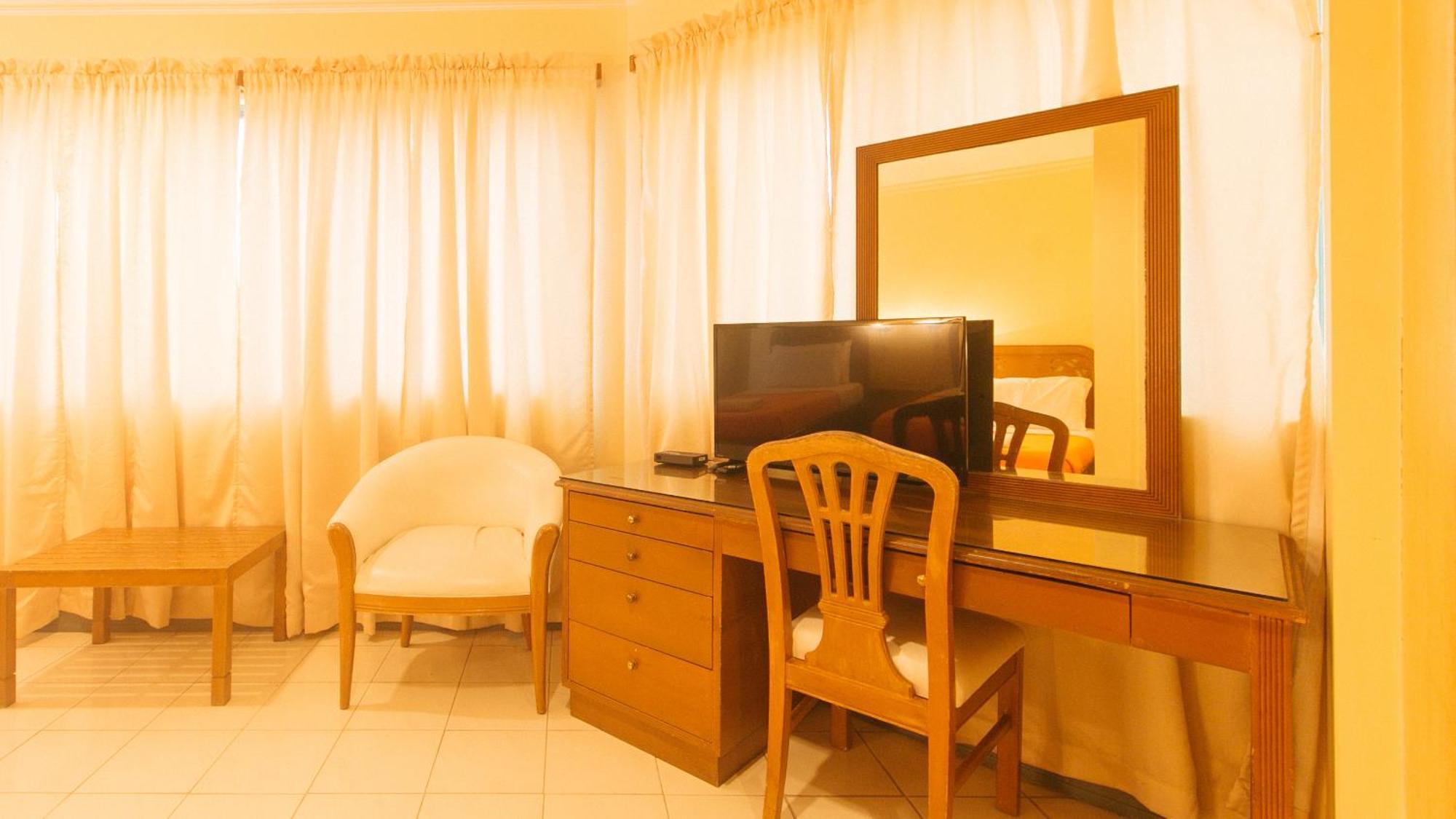 Royal Am Rei Hotel By Reddoorz Bacolod Zewnętrze zdjęcie