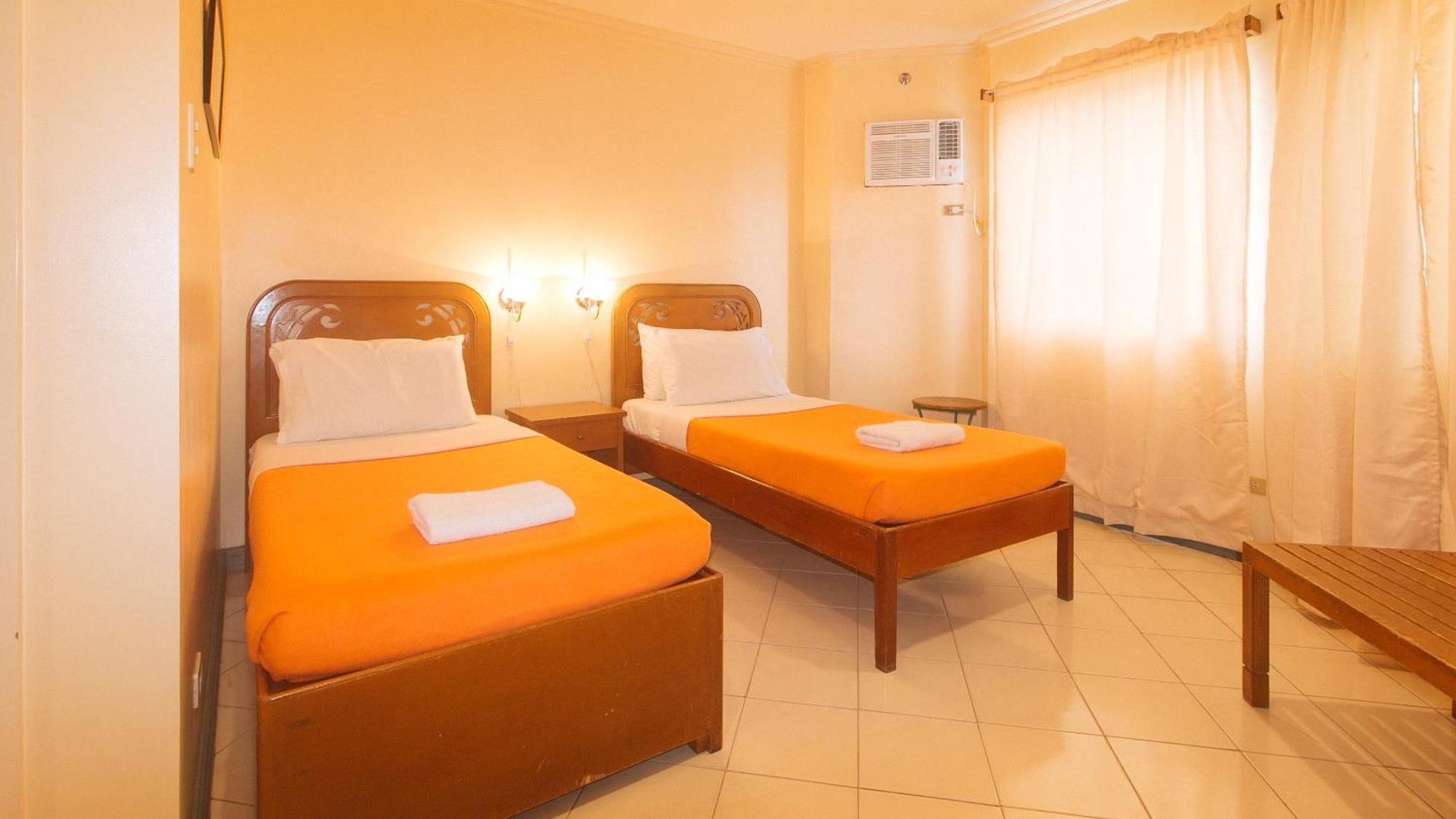 Royal Am Rei Hotel By Reddoorz Bacolod Zewnętrze zdjęcie