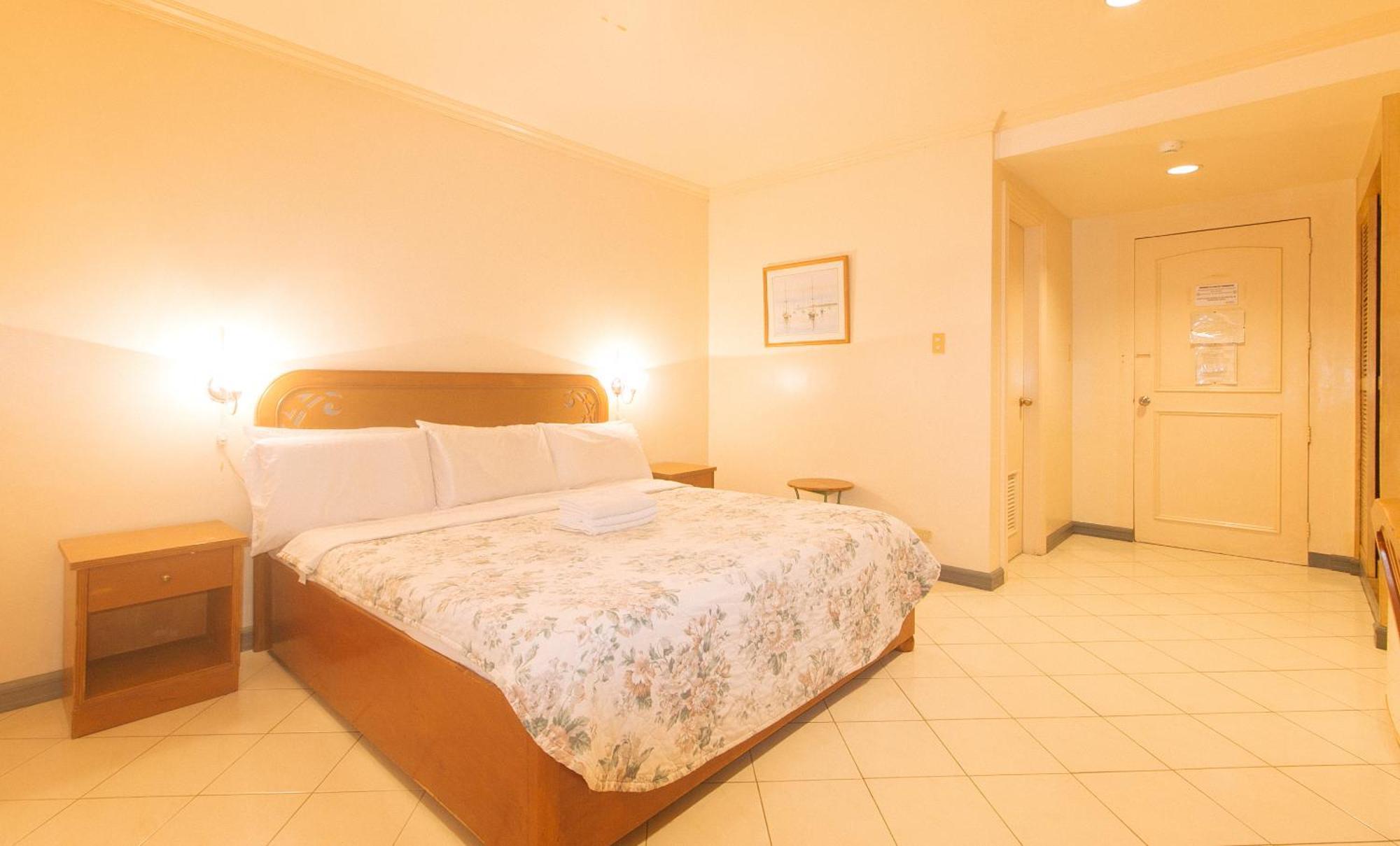 Royal Am Rei Hotel By Reddoorz Bacolod Zewnętrze zdjęcie