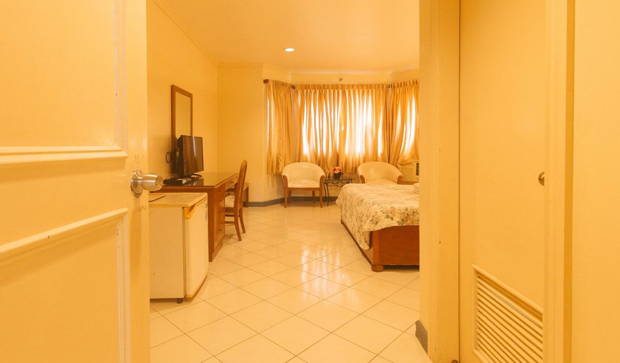 Royal Am Rei Hotel By Reddoorz Bacolod Zewnętrze zdjęcie