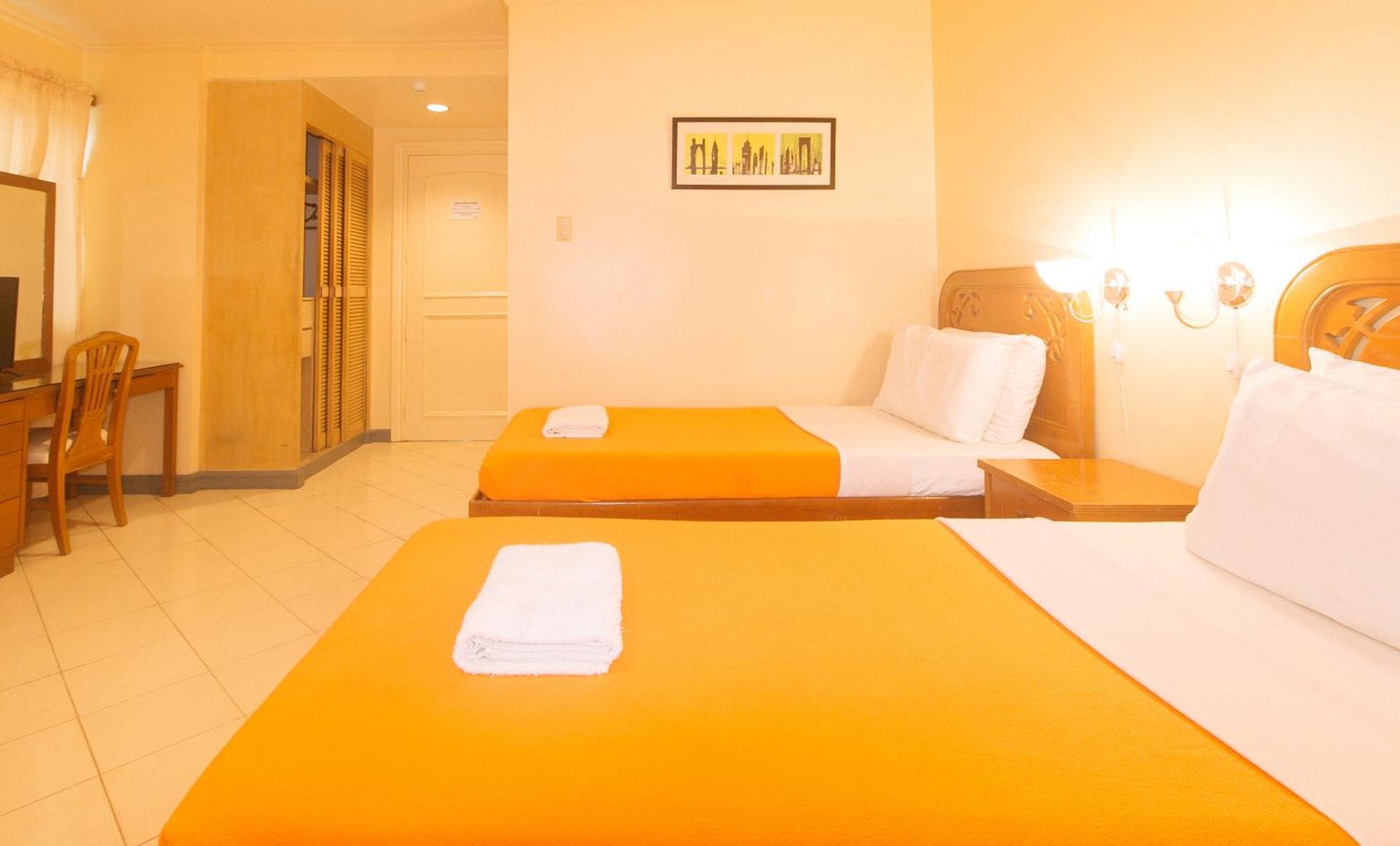 Royal Am Rei Hotel By Reddoorz Bacolod Zewnętrze zdjęcie