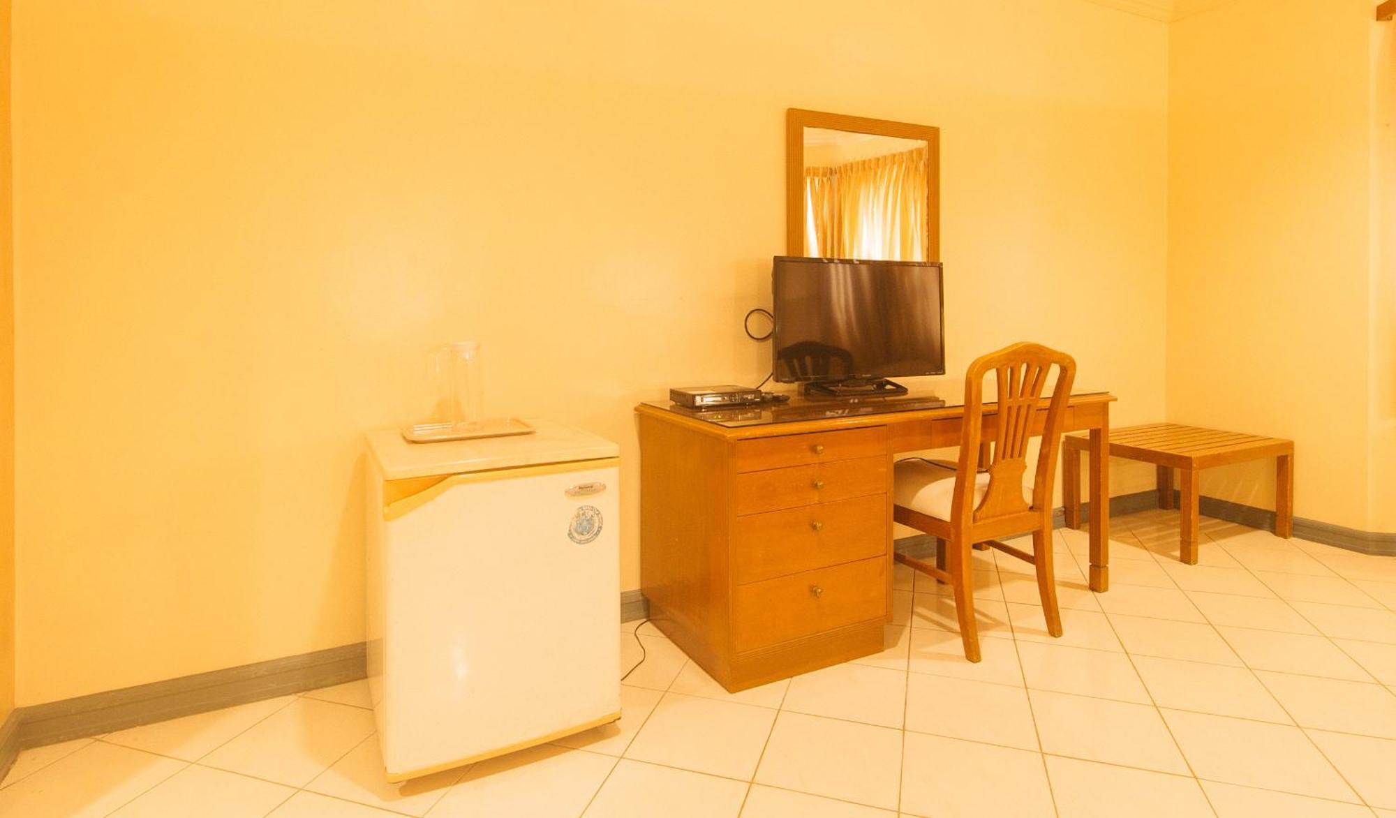 Royal Am Rei Hotel By Reddoorz Bacolod Zewnętrze zdjęcie
