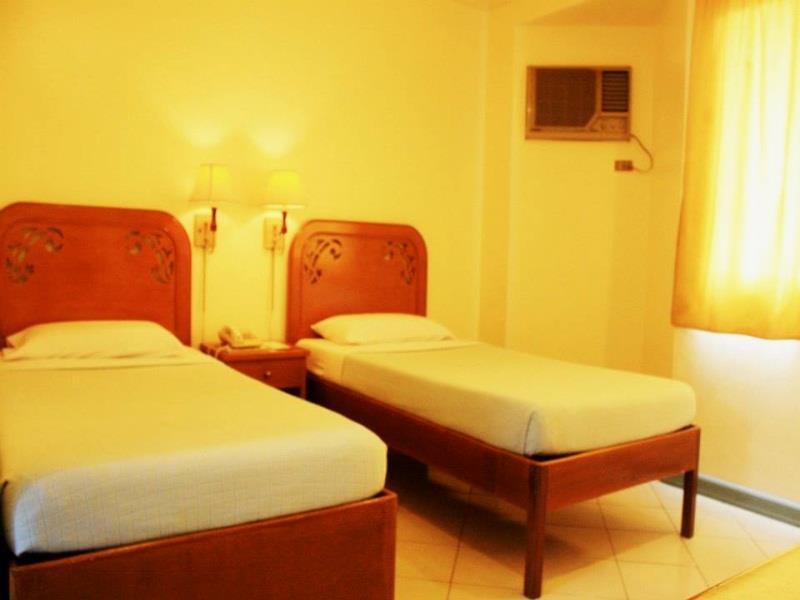 Royal Am Rei Hotel By Reddoorz Bacolod Zewnętrze zdjęcie
